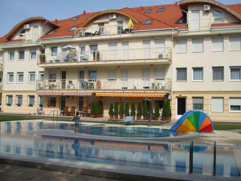 Relax Beach Apartman Хайдусобосло Экстерьер фото